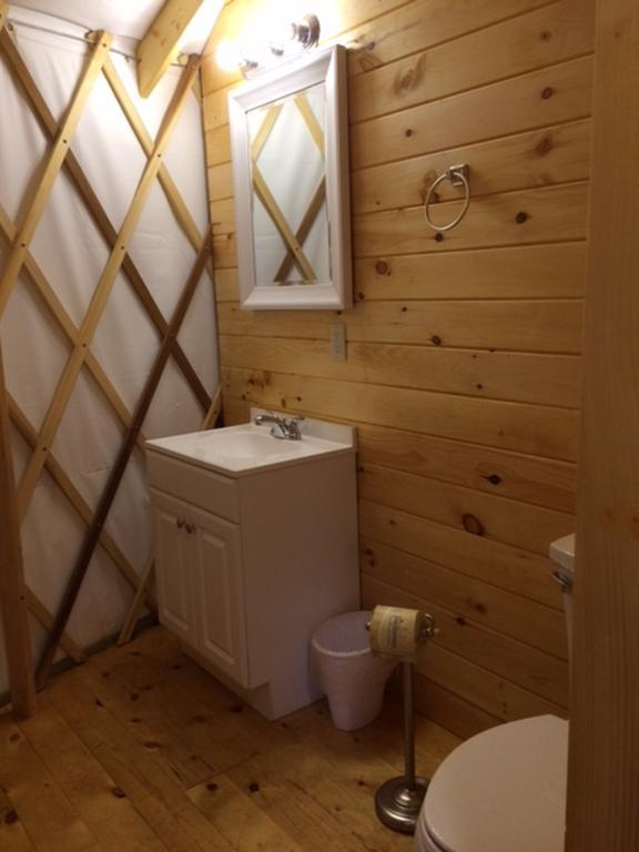 Circle M Camping Resort 16 Ft. Yurt 1 Lancaster Buitenkant foto
